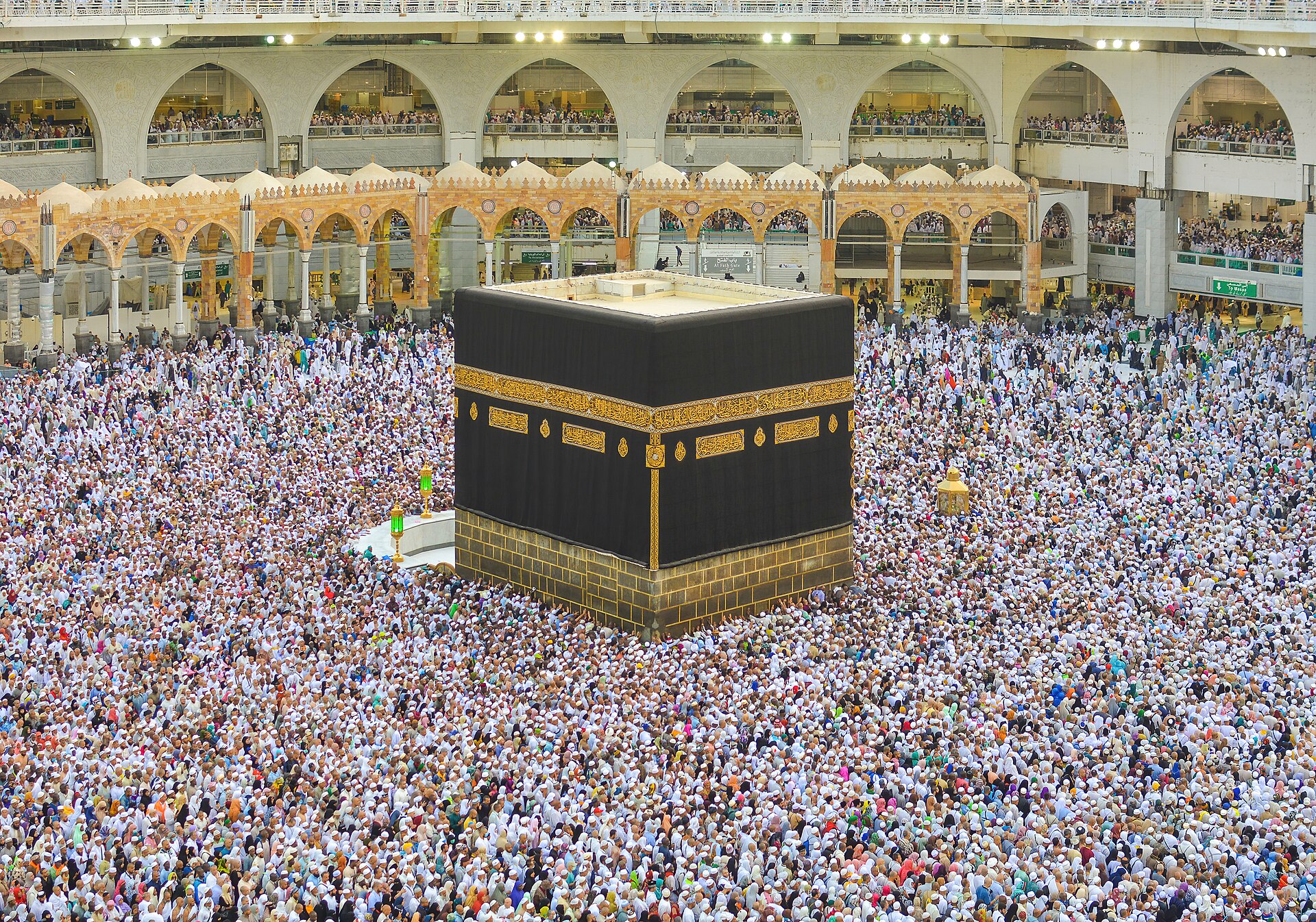 Pilgrims Complete Arafat Standing and Move to Muzdalifah